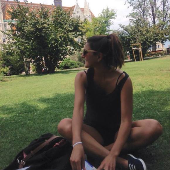 Meet your Posher, Caroline - Picture 1 of 1